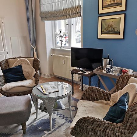 Bed&Breakfast Wagner "Im Alten Pfarrhaus" 诺伊鲁平 外观 照片