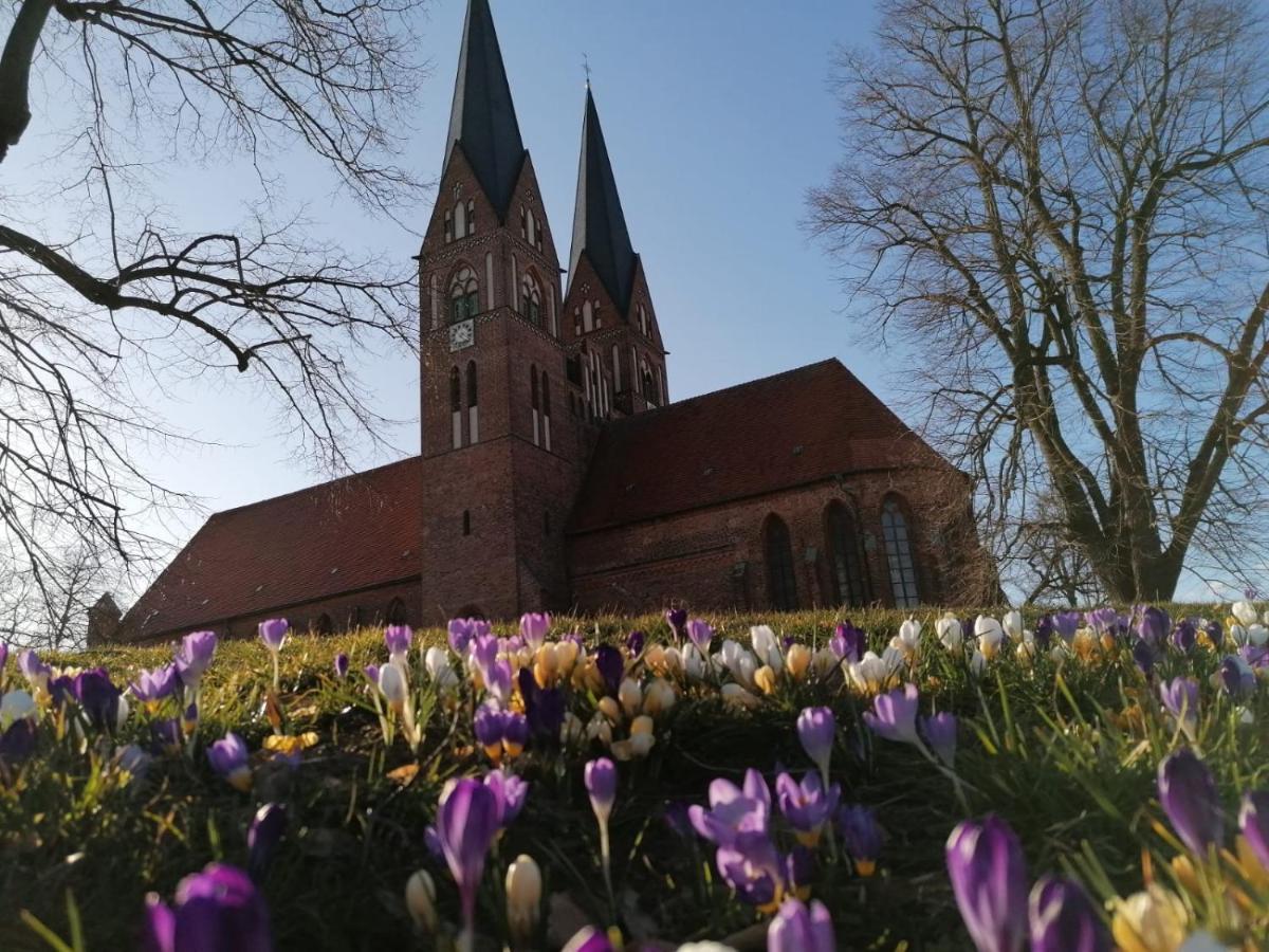 Bed&Breakfast Wagner "Im Alten Pfarrhaus" 诺伊鲁平 外观 照片