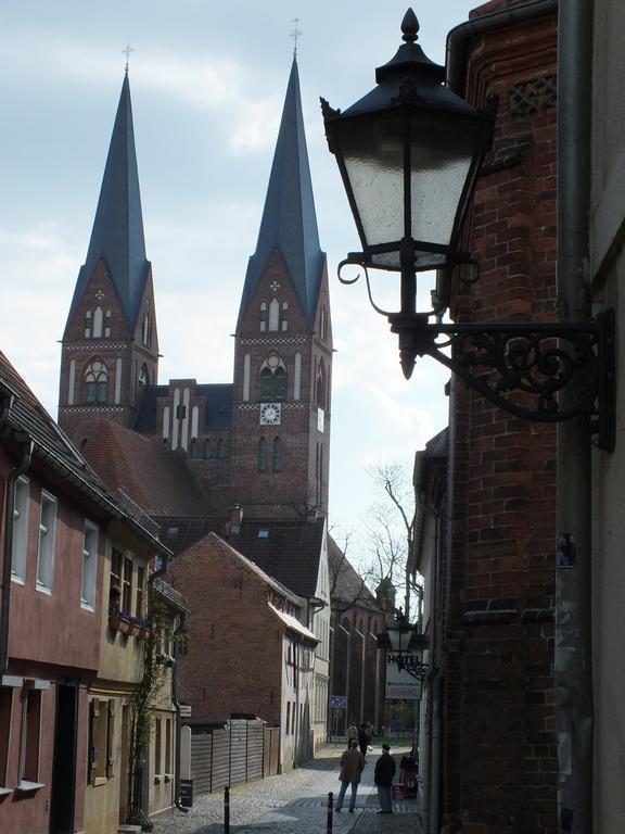 Bed&Breakfast Wagner "Im Alten Pfarrhaus" 诺伊鲁平 外观 照片