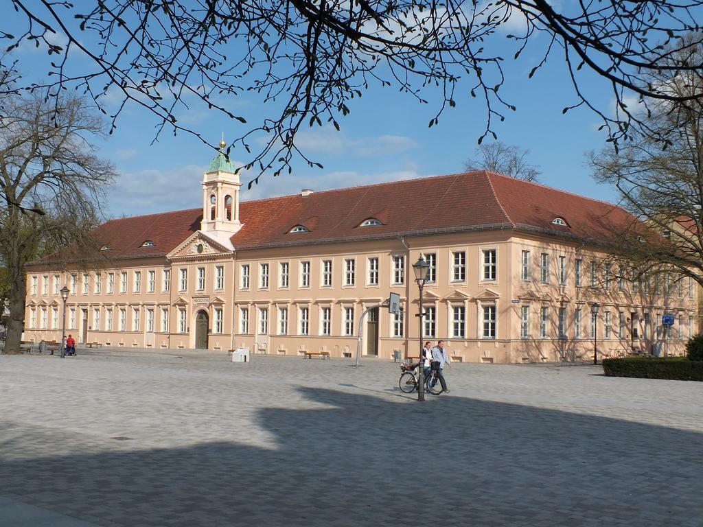 Bed&Breakfast Wagner "Im Alten Pfarrhaus" 诺伊鲁平 外观 照片