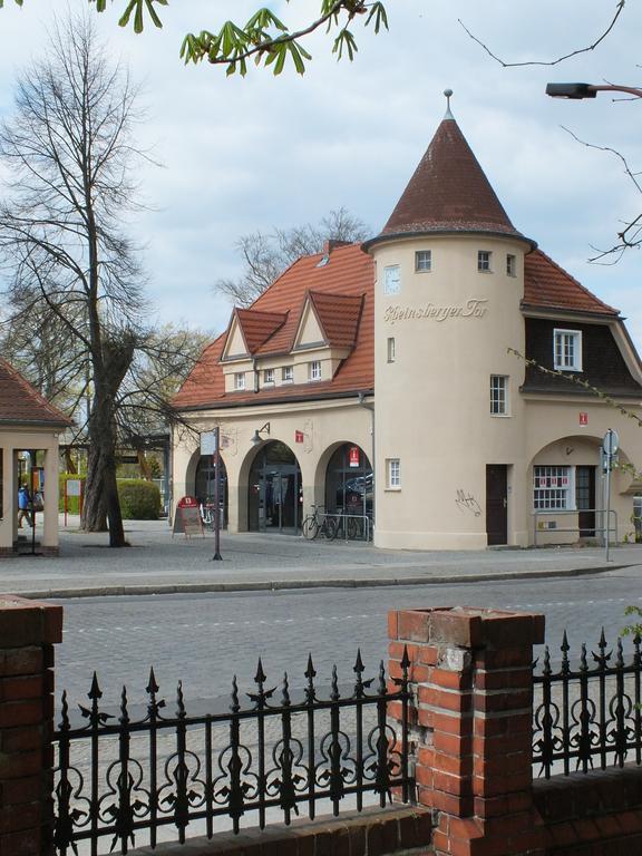 Bed&Breakfast Wagner "Im Alten Pfarrhaus" 诺伊鲁平 外观 照片