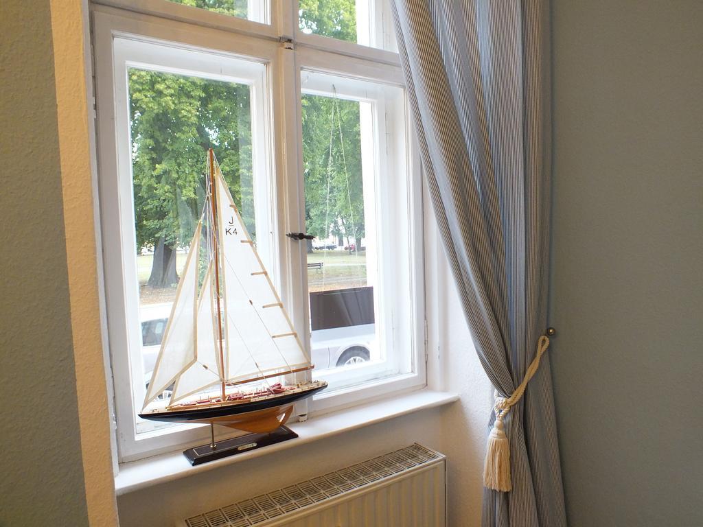 Bed&Breakfast Wagner "Im Alten Pfarrhaus" 诺伊鲁平 外观 照片