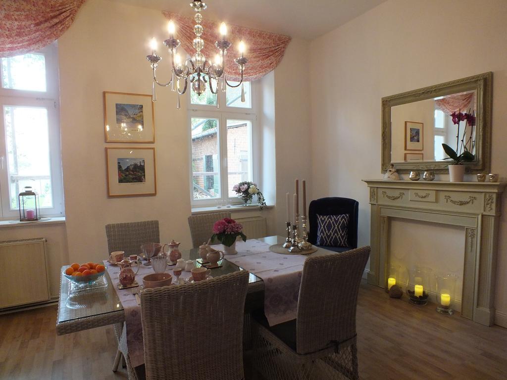 Bed&Breakfast Wagner "Im Alten Pfarrhaus" 诺伊鲁平 外观 照片