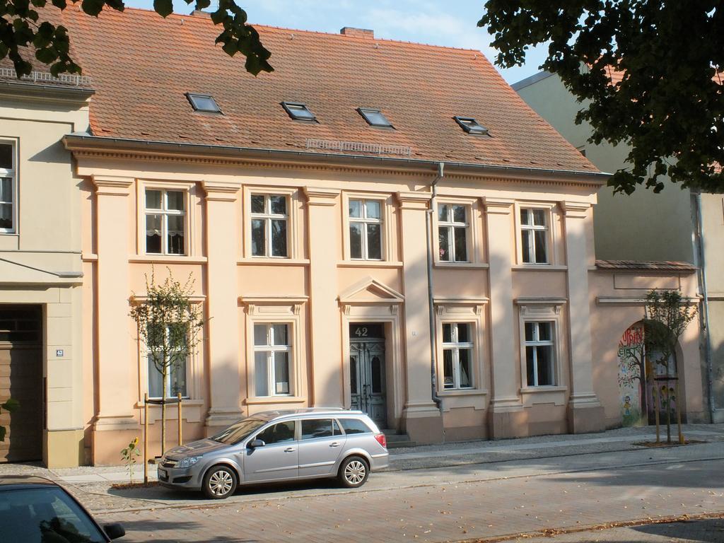 Bed&Breakfast Wagner "Im Alten Pfarrhaus" 诺伊鲁平 外观 照片