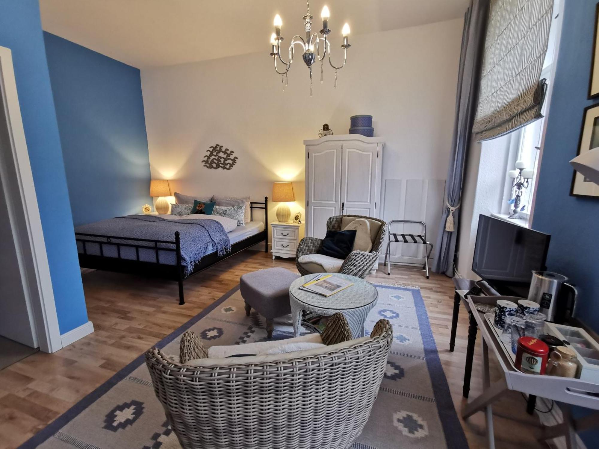 Bed&Breakfast Wagner "Im Alten Pfarrhaus" 诺伊鲁平 外观 照片