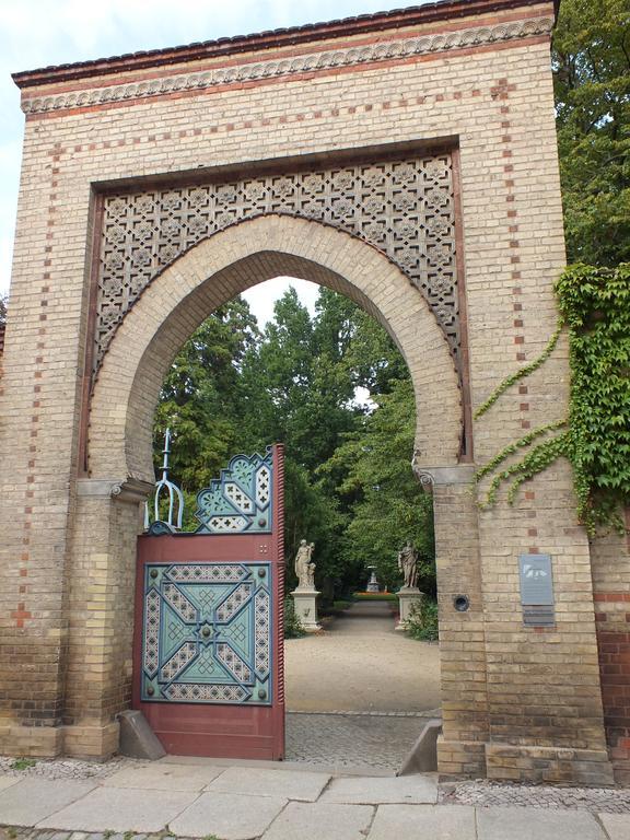 Bed&Breakfast Wagner "Im Alten Pfarrhaus" 诺伊鲁平 外观 照片