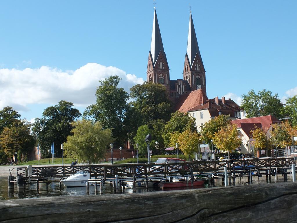Bed&Breakfast Wagner "Im Alten Pfarrhaus" 诺伊鲁平 外观 照片